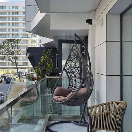 Ricky Endless Summer - Alezzi Infinity Apartment