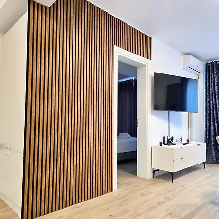 Ricky Endless Summer - Alezzi Infinity Apartment