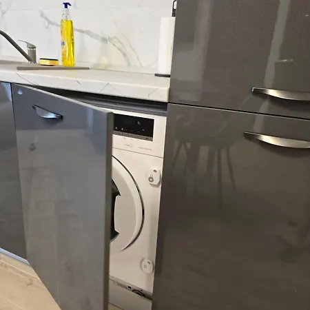 Ricky Endless Summer - Alezzi Infinity Apartment