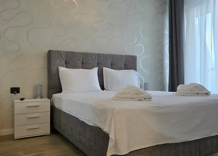 Ricky Endless Summer - Alezzi Infinity Apartment