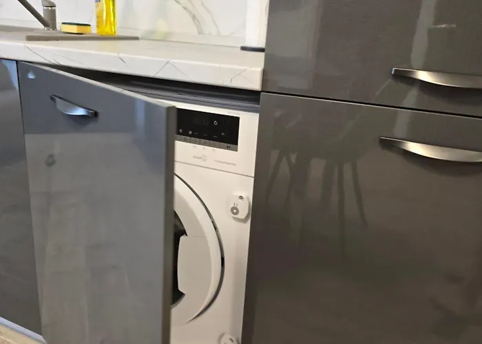 Ricky Endless Summer - Alezzi Infinity Apartment