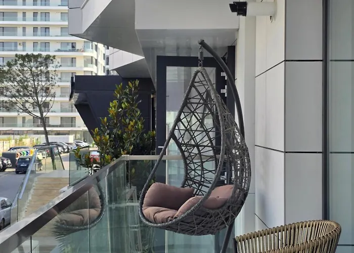 Ricky Endless Summer - Alezzi Infinity Apartment